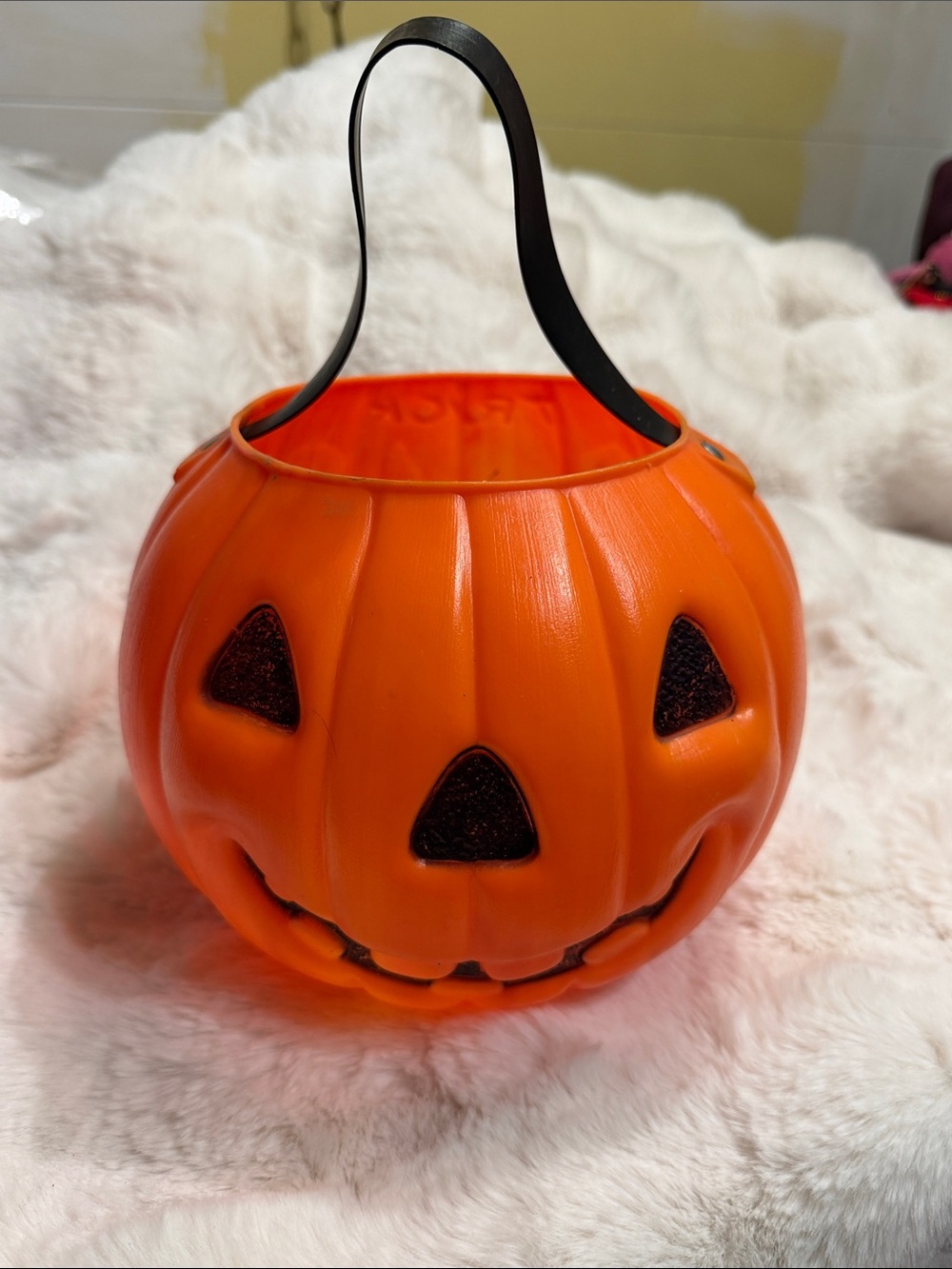 VTG Blow mold candy bucket